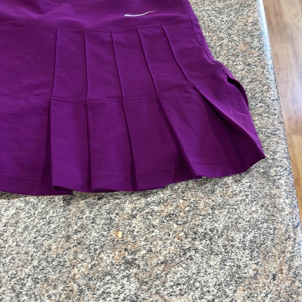 Nike pintuck skort - size large - Picture 3 of 12